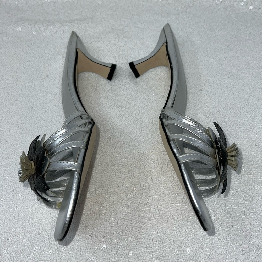 Michelle D sandals/ kitten heels silver leather with floral detail size 7 - Picture 11 of 15
